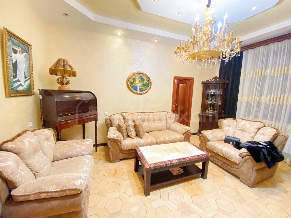 3 Սենյականոց Բնակարան Քարե Շենքում, 74քմ, 3/5 հարկ, Կապիտալ Վերանորոգված, Կահավորված