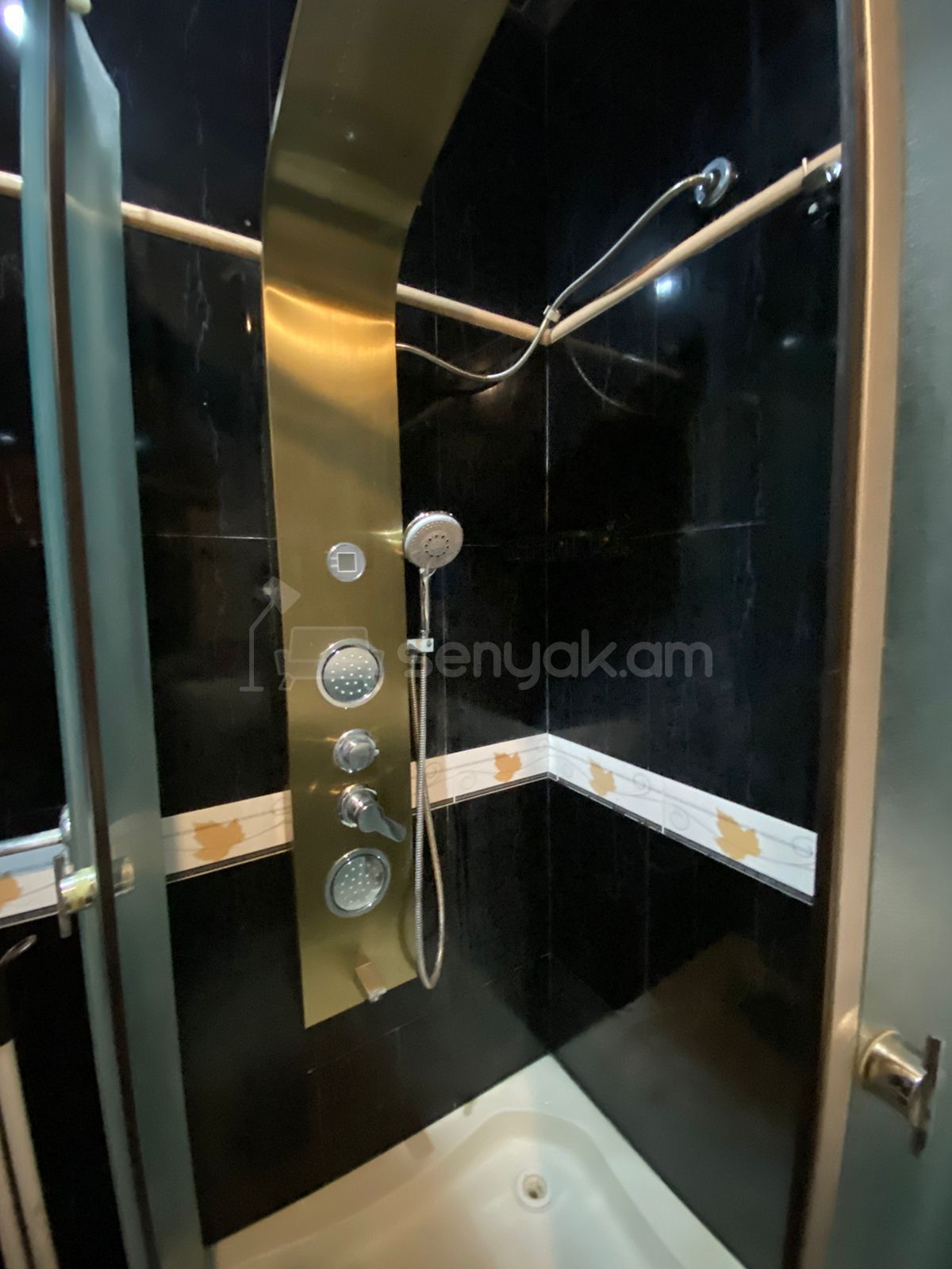 3 Սենյականոց Բնակարան Քարե Շենքում, 74քմ, 3/5 հարկ, Կապիտալ Վերանորոգված, Կահավորված