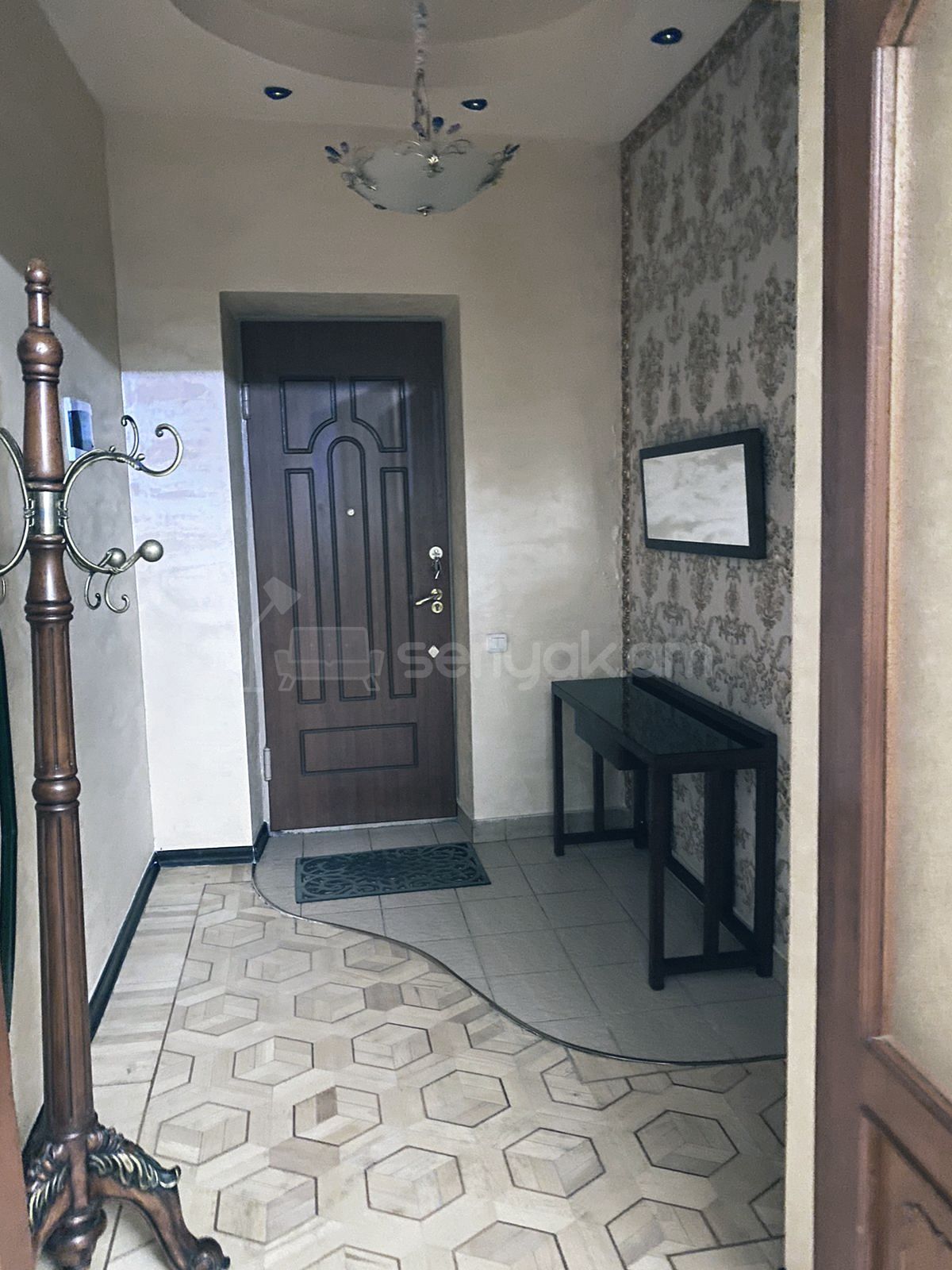 3 Սենյականոց Բնակարան Քարե Շենքում, 74քմ, 3/5 հարկ, Կապիտալ Վերանորոգված, Կահավորված