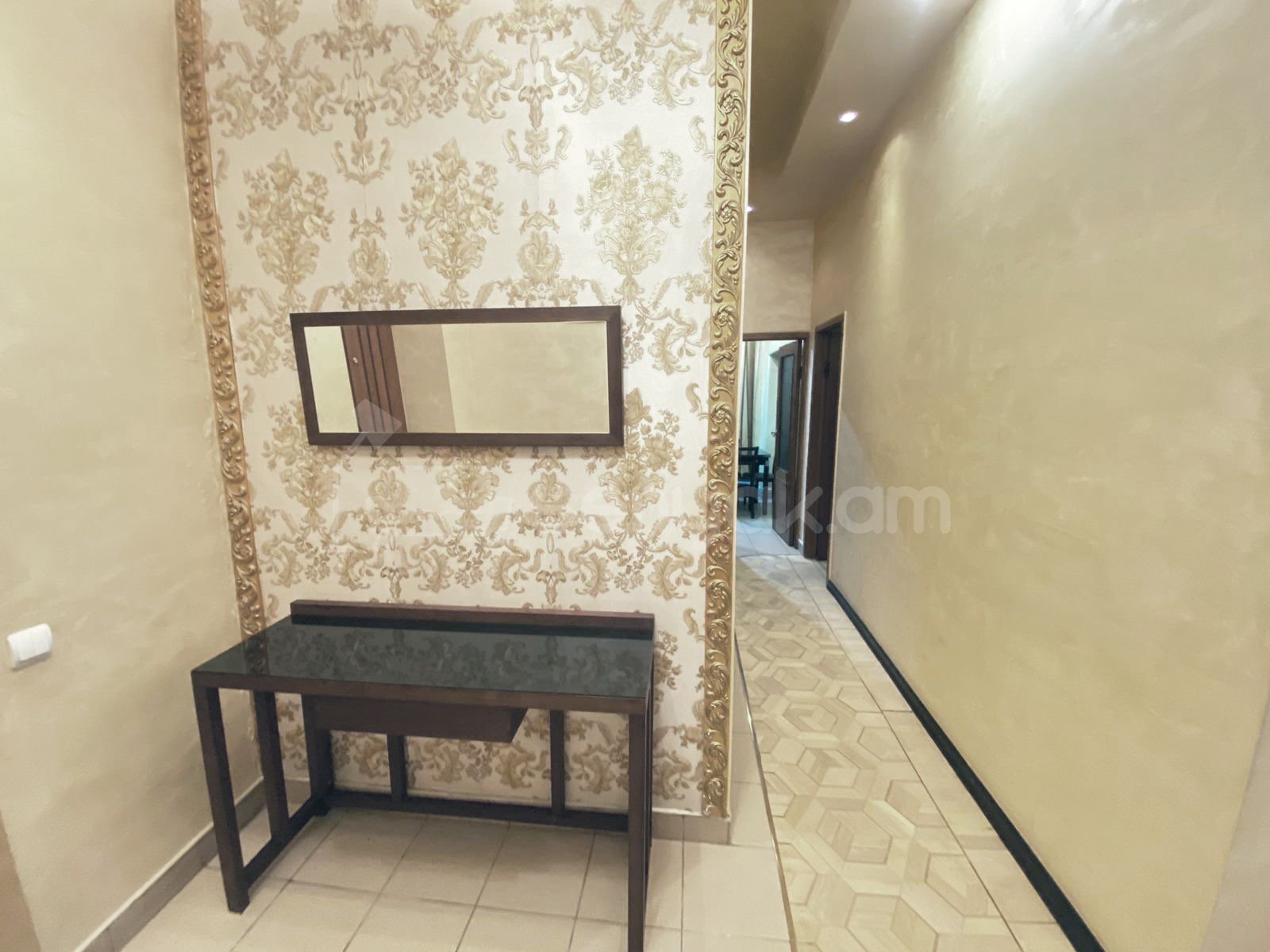 3 Սենյականոց Բնակարան Քարե Շենքում, 74քմ, 3/5 հարկ, Կապիտալ Վերանորոգված, Կահավորված