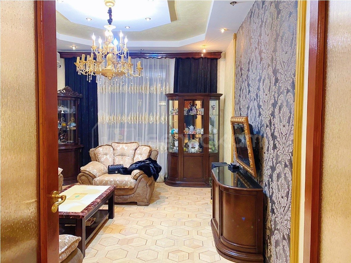 3 Սենյականոց Բնակարան Քարե Շենքում, 74քմ, 3/5 հարկ, Կապիտալ Վերանորոգված, Կահավորված