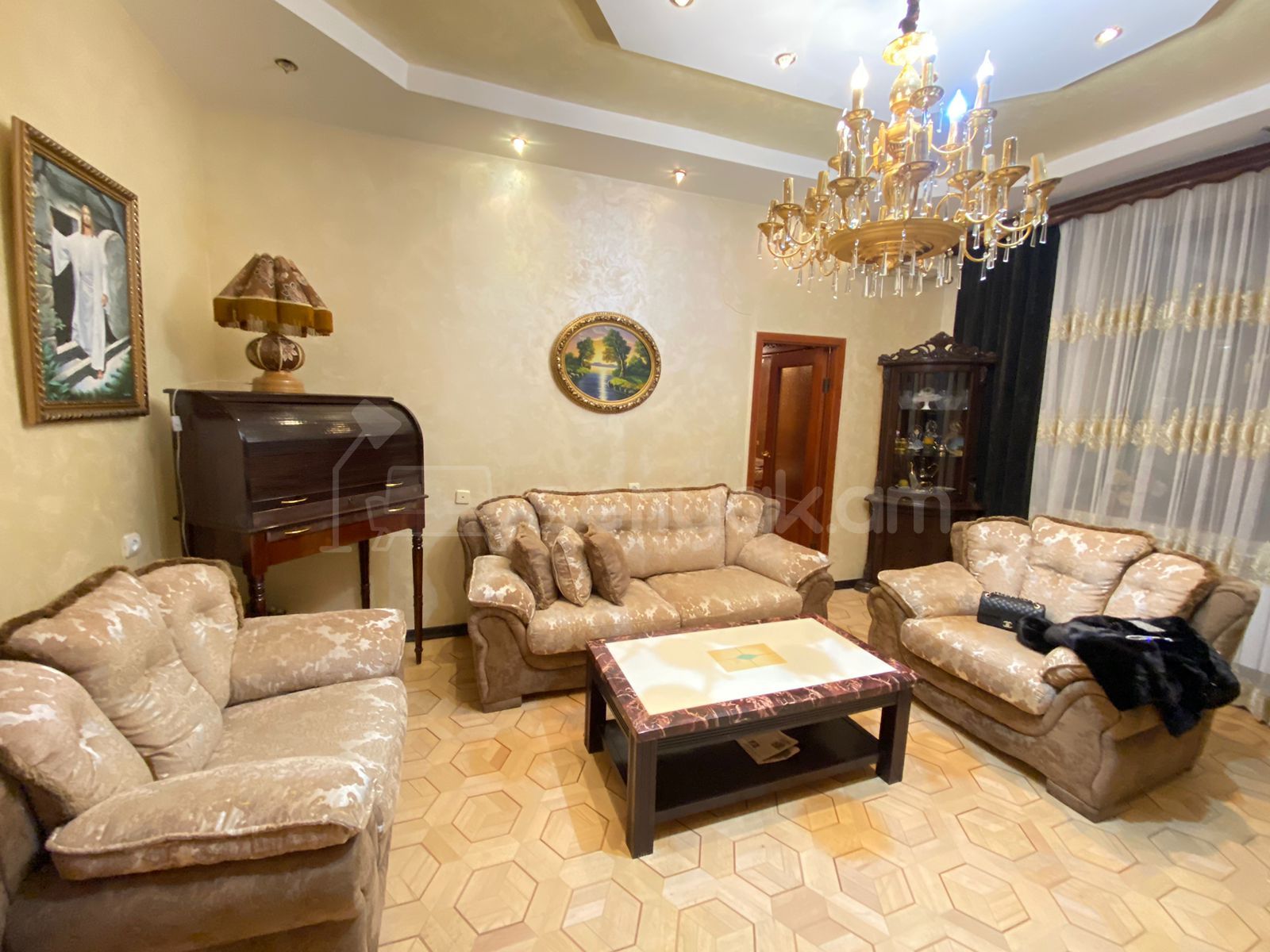 3 Սենյականոց Բնակարան Քարե Շենքում, 74քմ, 3/5 հարկ, Կապիտալ Վերանորոգված, Կահավորված