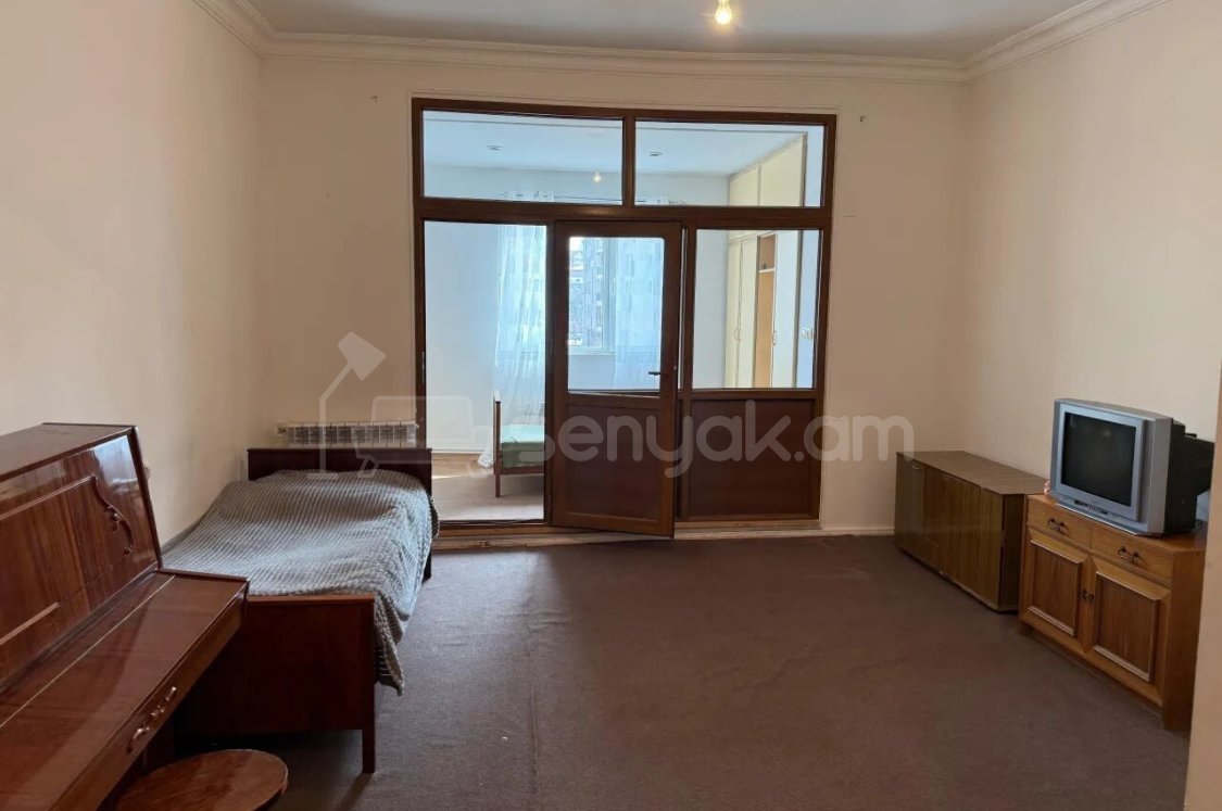 2 Սենյականոց Բնակարան Քարե Շենքում, 70քմ, 4/4 հարկ, Նորմալ Վիճակում, Կահավորված