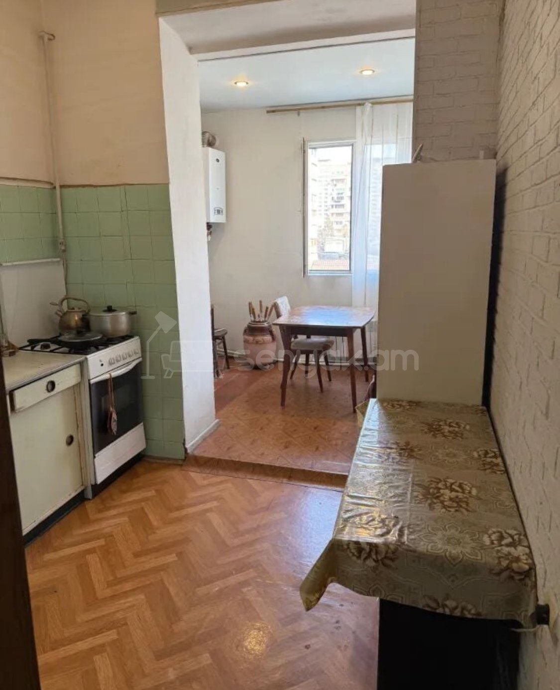 2 Սենյականոց Բնակարան Քարե Շենքում, 70քմ, 4/4 հարկ, Նորմալ Վիճակում, Կահավորված