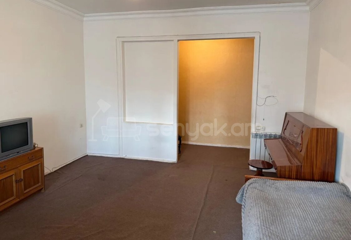 2 Սենյականոց Բնակարան Քարե Շենքում, 70քմ, 4/4 հարկ, Նորմալ Վիճակում, Կահավորված