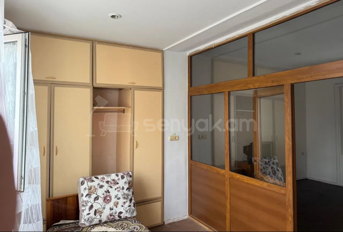 2 Սենյականոց Բնակարան Քարե Շենքում, 70քմ, 4/4 հարկ, Նորմալ Վիճակում, Կահավորված