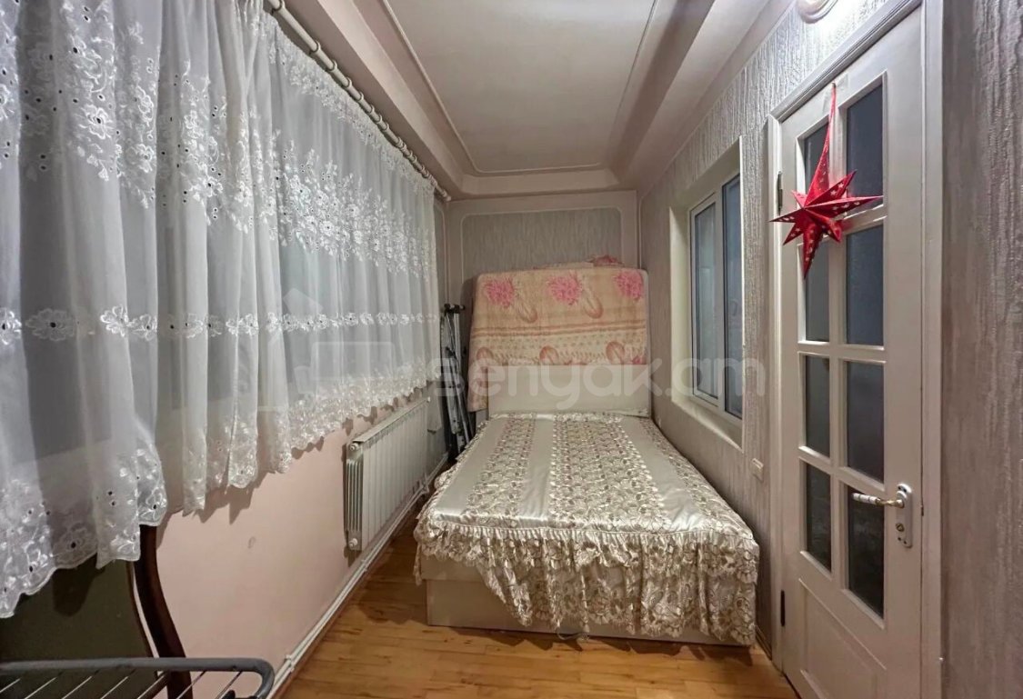 3 Սենյականոց Բնակարան, 100քմ, 2/9 հարկ, Նորմալ Վիճակում, Կահավորված