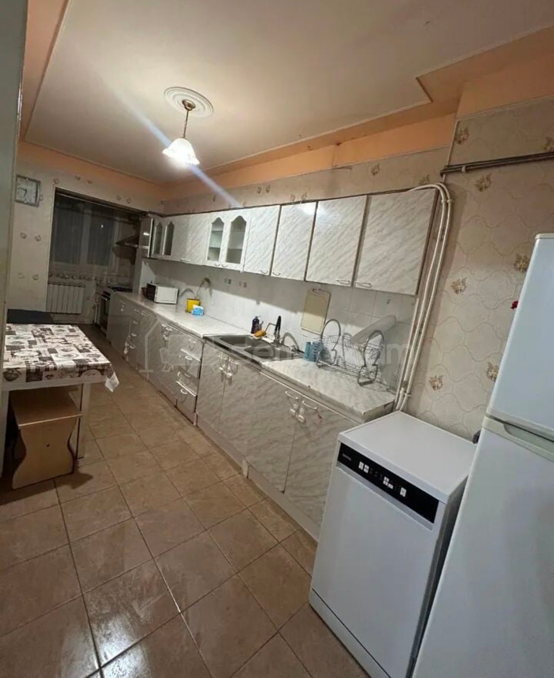 3 Սենյականոց Բնակարան, 100քմ, 2/9 հարկ, Նորմալ Վիճակում, Կահավորված