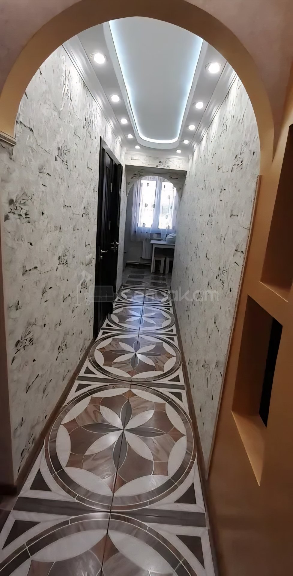 3 Սենյականոց Բնակարան Քարե Շենքում, 55քմ, 5/5 հարկ, Կապիտալ Վերանորոգված, Կահավորված