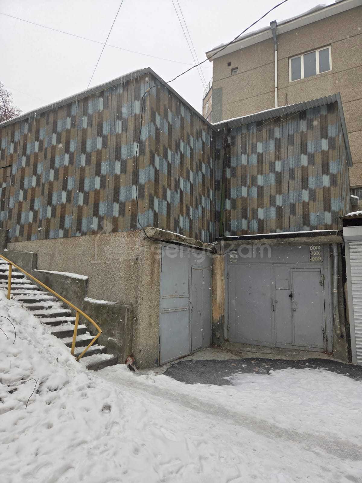 3 Սենյականոց Բնակարան Քարե Շենքում, 130քմ, 1/2 հարկ, Զրոյական Վիճակում