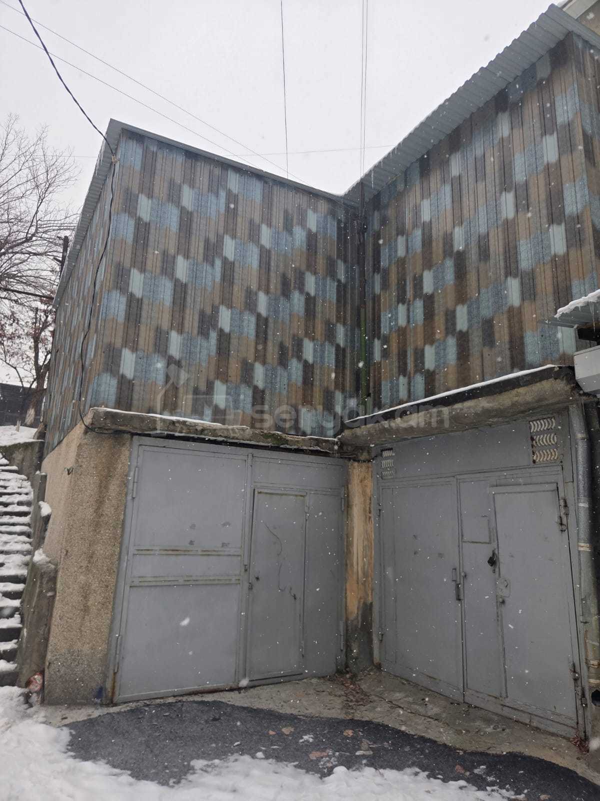 3 Սենյականոց Բնակարան Քարե Շենքում, 130քմ, 1/2 հարկ, Զրոյական Վիճակում