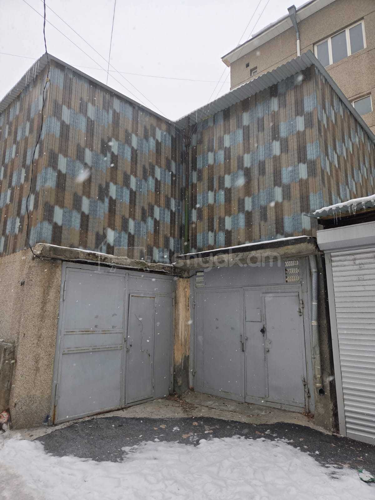 3 Սենյականոց Բնակարան Քարե Շենքում, 130քմ, 1/2 հարկ, Զրոյական Վիճակում