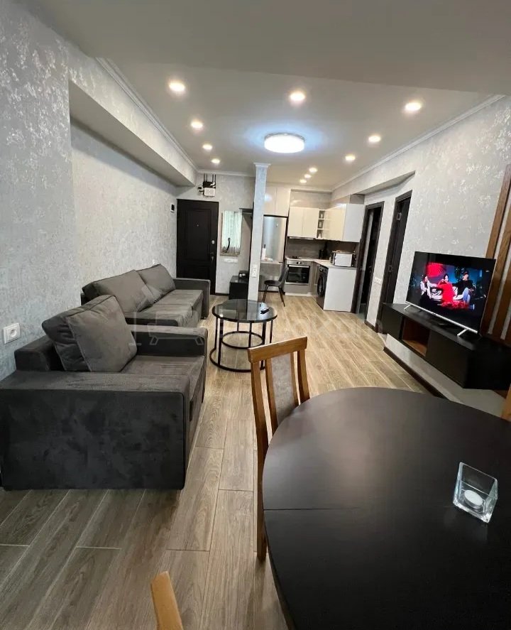 2 Սենյականոց Բնակարան Քարե Շենքում, 44քմ, 2/9 հարկ, Դիզայներական Վերանորոգված, Կահավորված