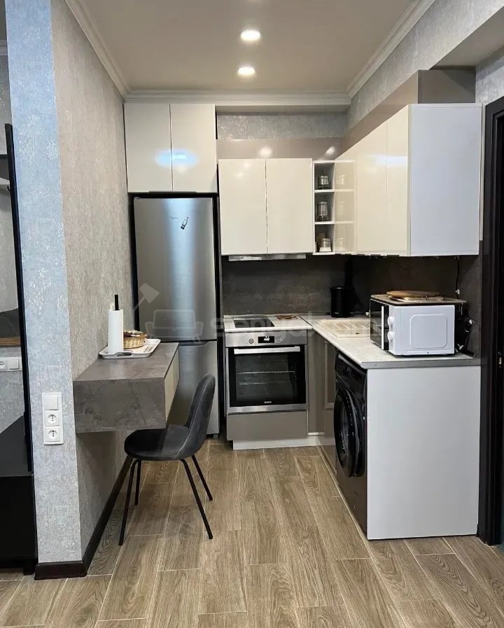 2 Սենյականոց Բնակարան Քարե Շենքում, 44քմ, 2/9 հարկ, Դիզայներական Վերանորոգված, Կահավորված