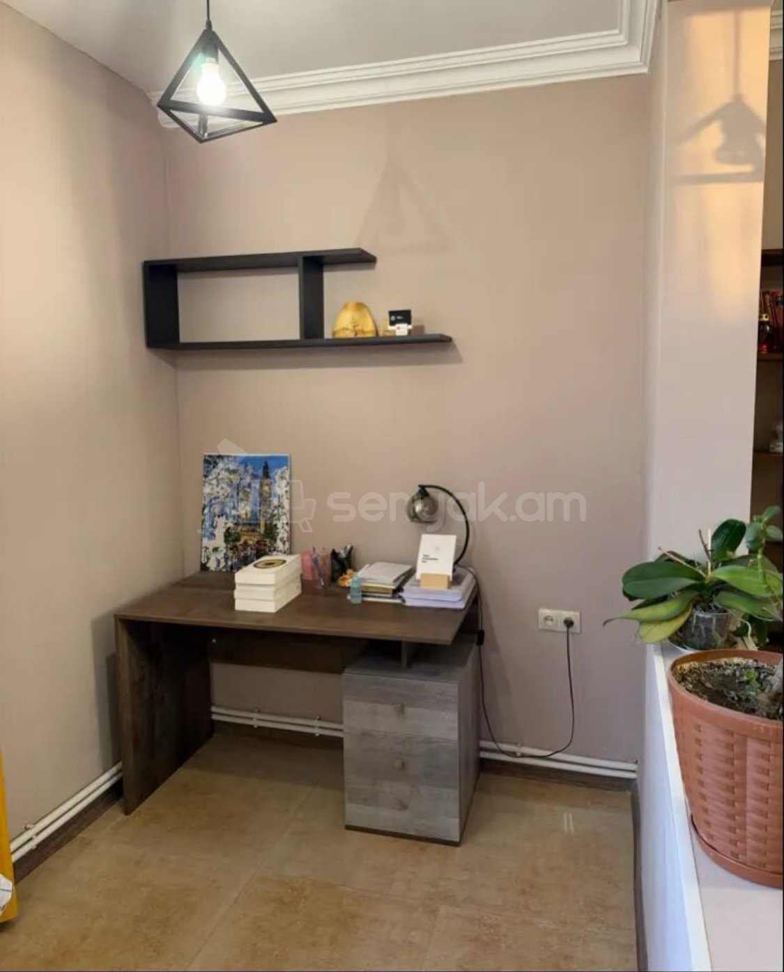 2 Սենյականոց Բնակարան Քարե Շենքում, 70քմ, 3/3 հարկ, Կապիտալ Վերանորոգված, Կահավորված