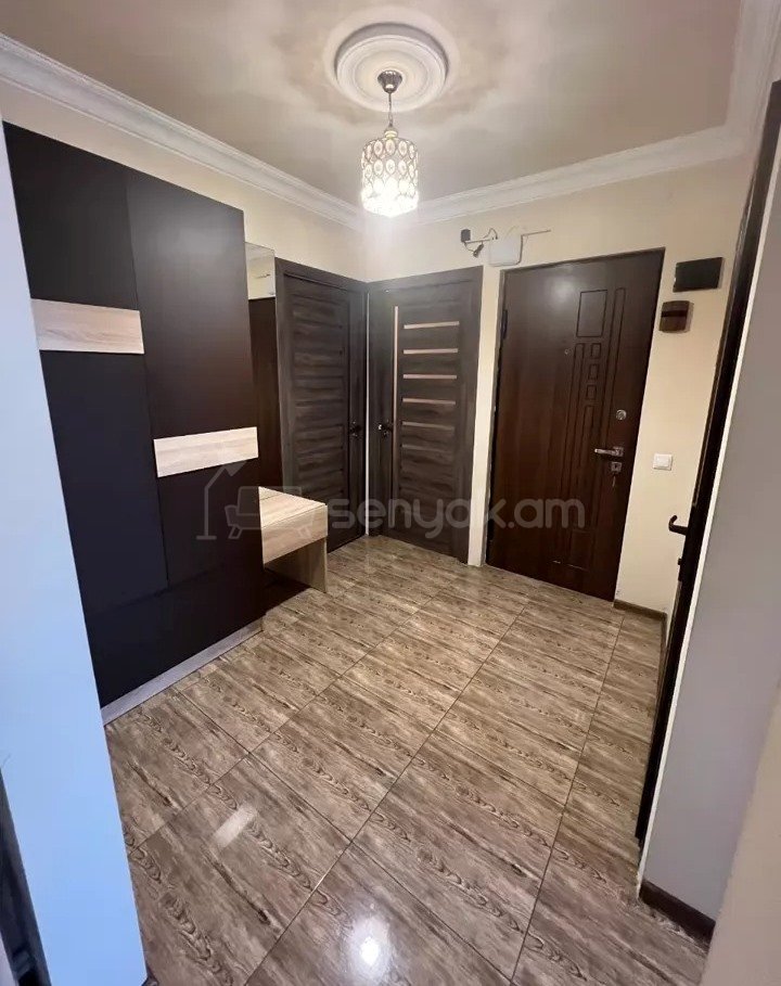 3 Սենյականոց Բնակարան Քարե Շենքում, 67քմ, 3/5 հարկ, Կապիտալ Վերանորոգված