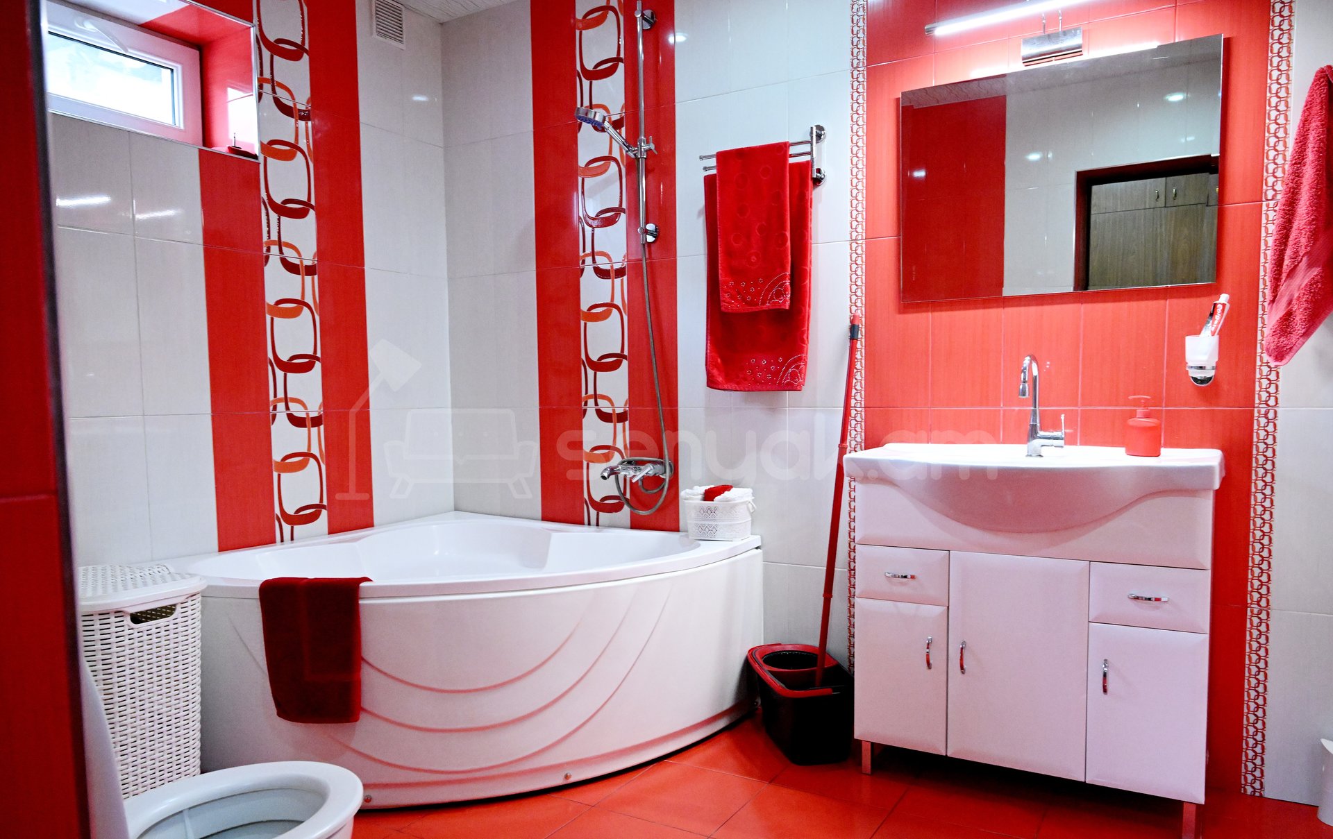 4 Սենյականոց Սեփական Տուն, 180քմ, Կապիտալ Վերանորոգված, Կահավորված, Ավտոտնակով