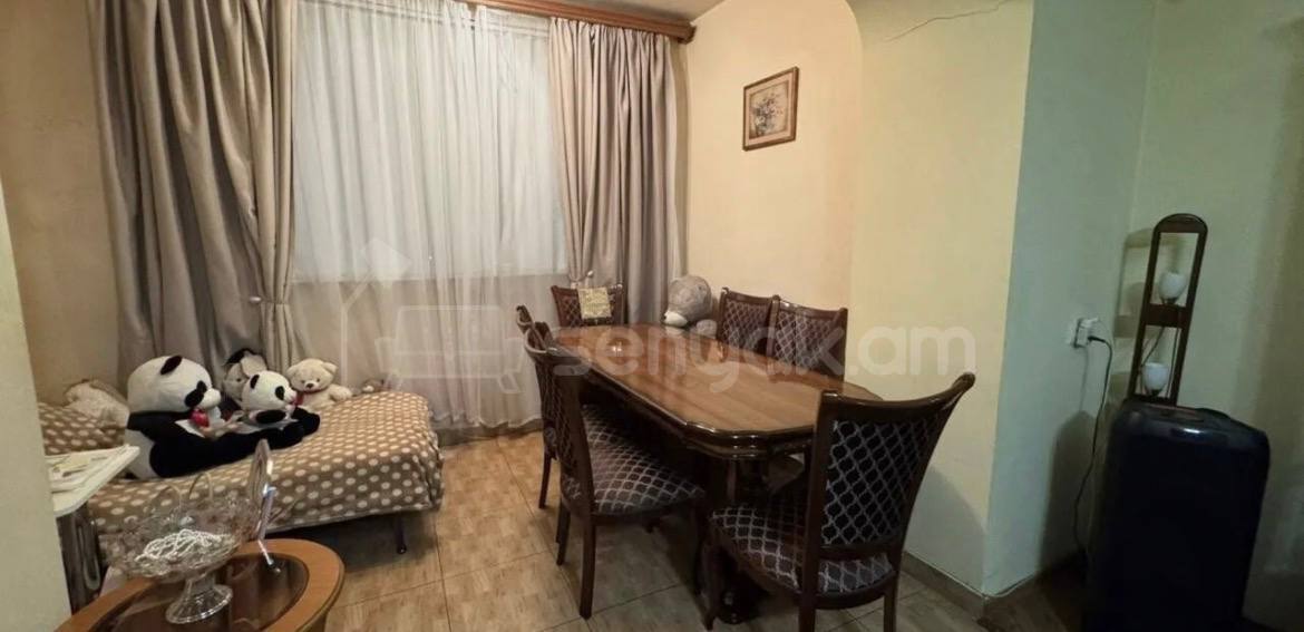 3 Սենյականոց Բնակարան Քարե Շենքում, 89քմ, 2/5 հարկ, Նորմալ Վիճակում