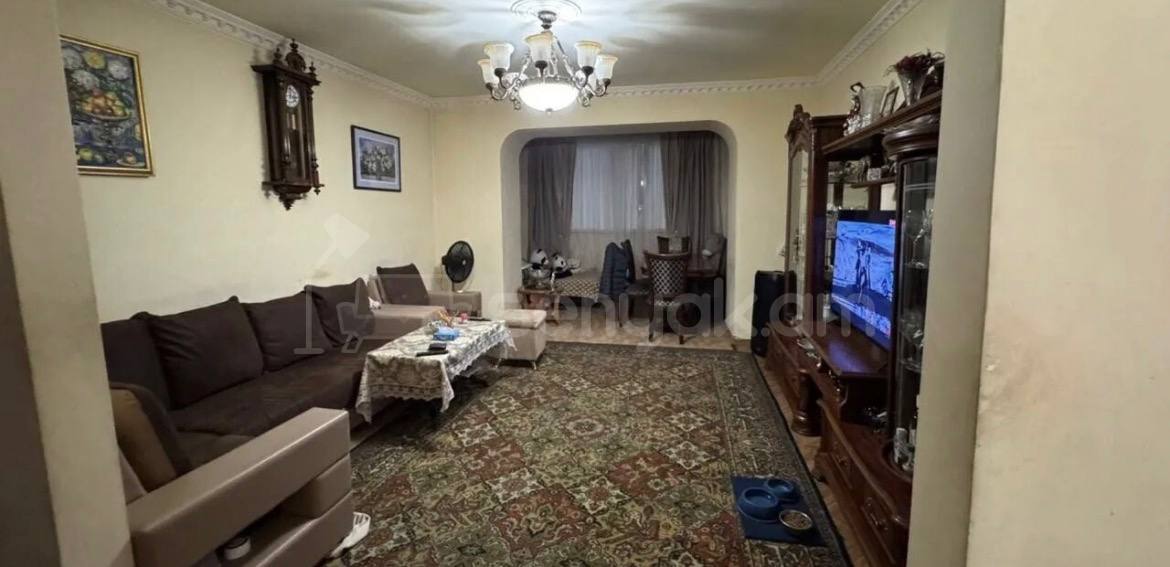 3 Սենյականոց Բնակարան Քարե Շենքում, 89քմ, 2/5 հարկ, Նորմալ Վիճակում