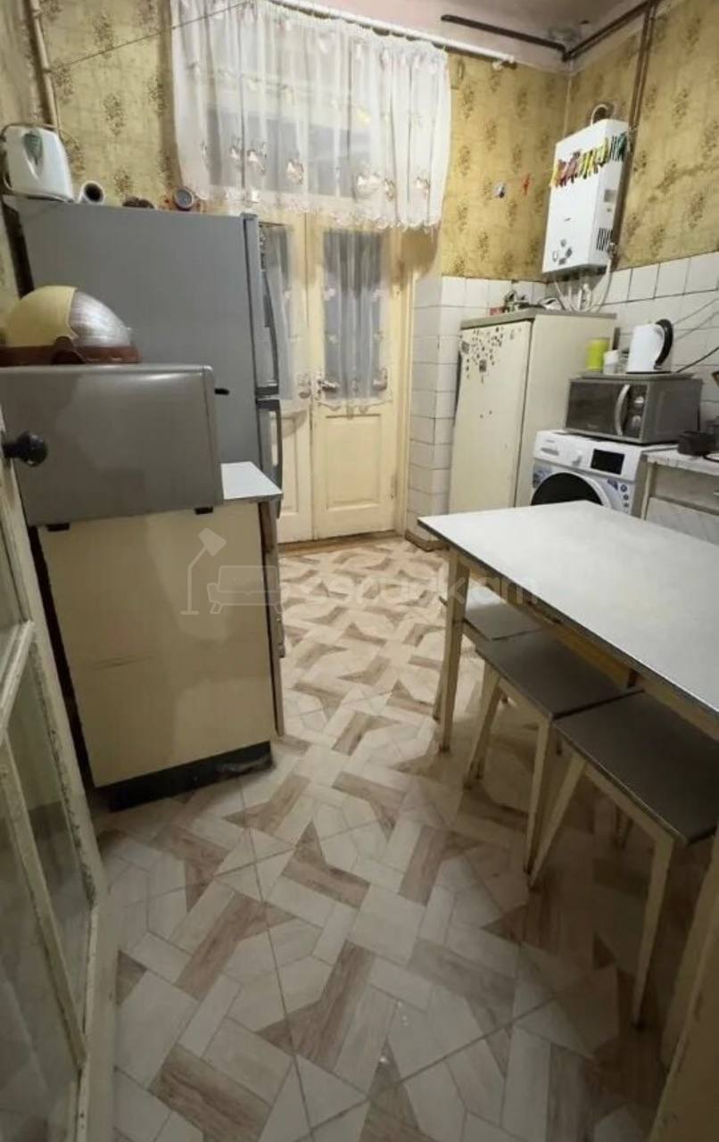 3 Սենյականոց Բնակարան Քարե Շենքում, 89քմ, 2/5 հարկ, Նորմալ Վիճակում