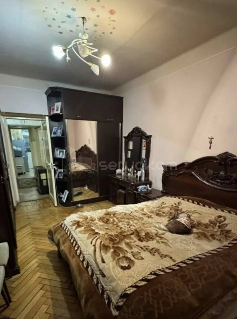 3 Սենյականոց Բնակարան Քարե Շենքում, 89քմ, 2/5 հարկ, Նորմալ Վիճակում