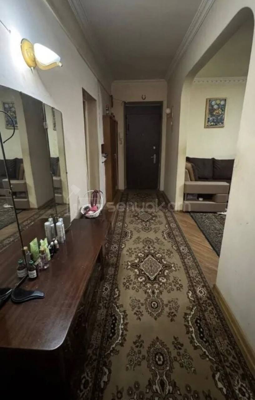 3 Սենյականոց Բնակարան Քարե Շենքում, 89քմ, 2/5 հարկ, Նորմալ Վիճակում