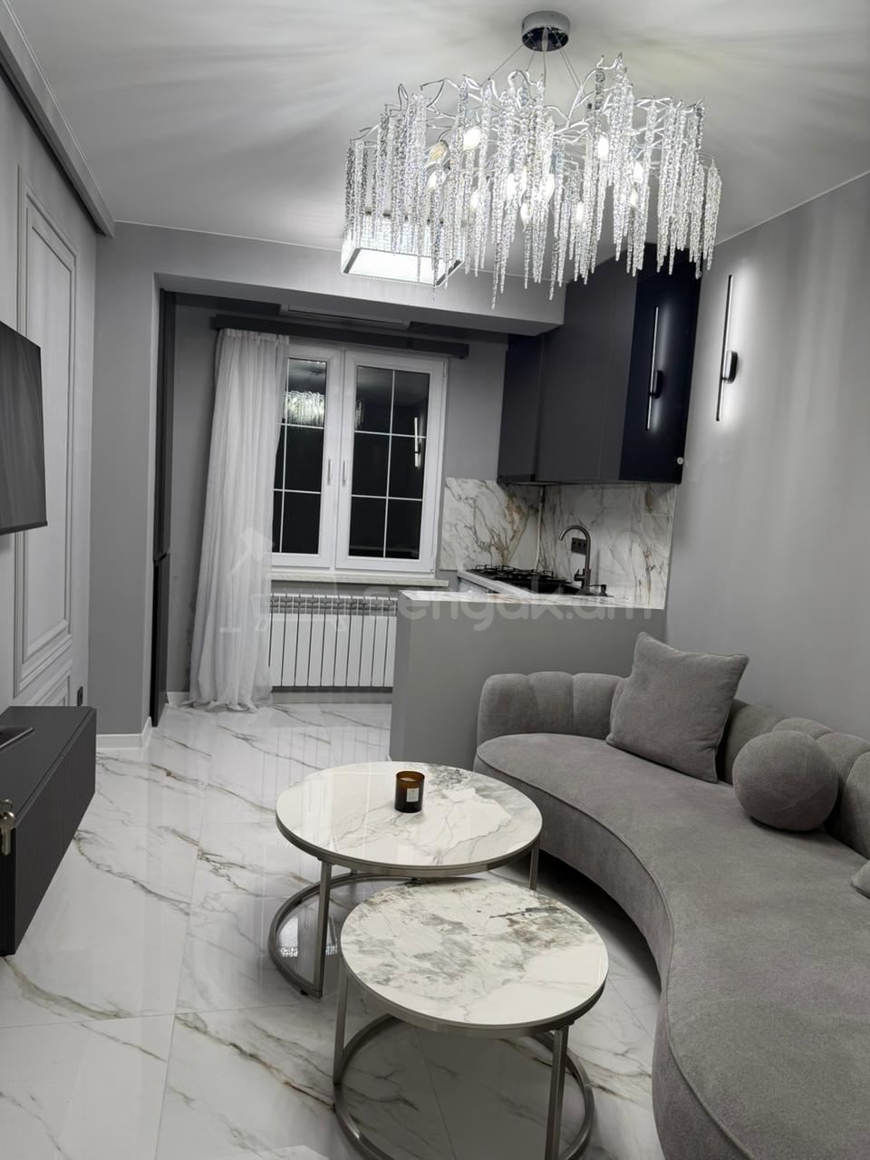 2 Սենյականոց Բնակարան Քարե Շենքում, 40քմ, 5/5 հարկ, Դիզայներական Վերանորոգված, Կահավորված, Արևկող