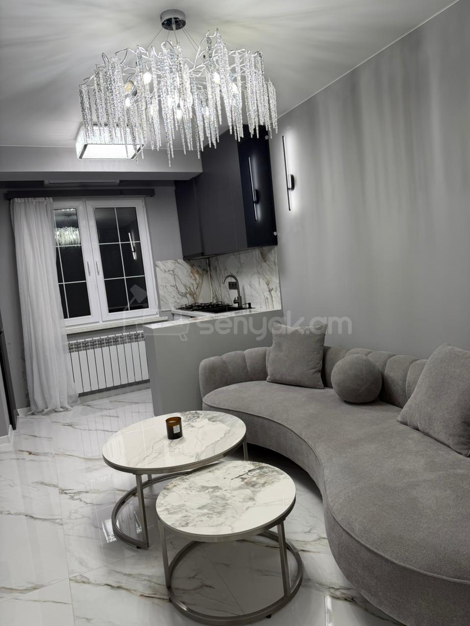 2 Սենյականոց Բնակարան Քարե Շենքում, 40քմ, 5/5 հարկ, Դիզայներական Վերանորոգված, Կահավորված, Արևկող
