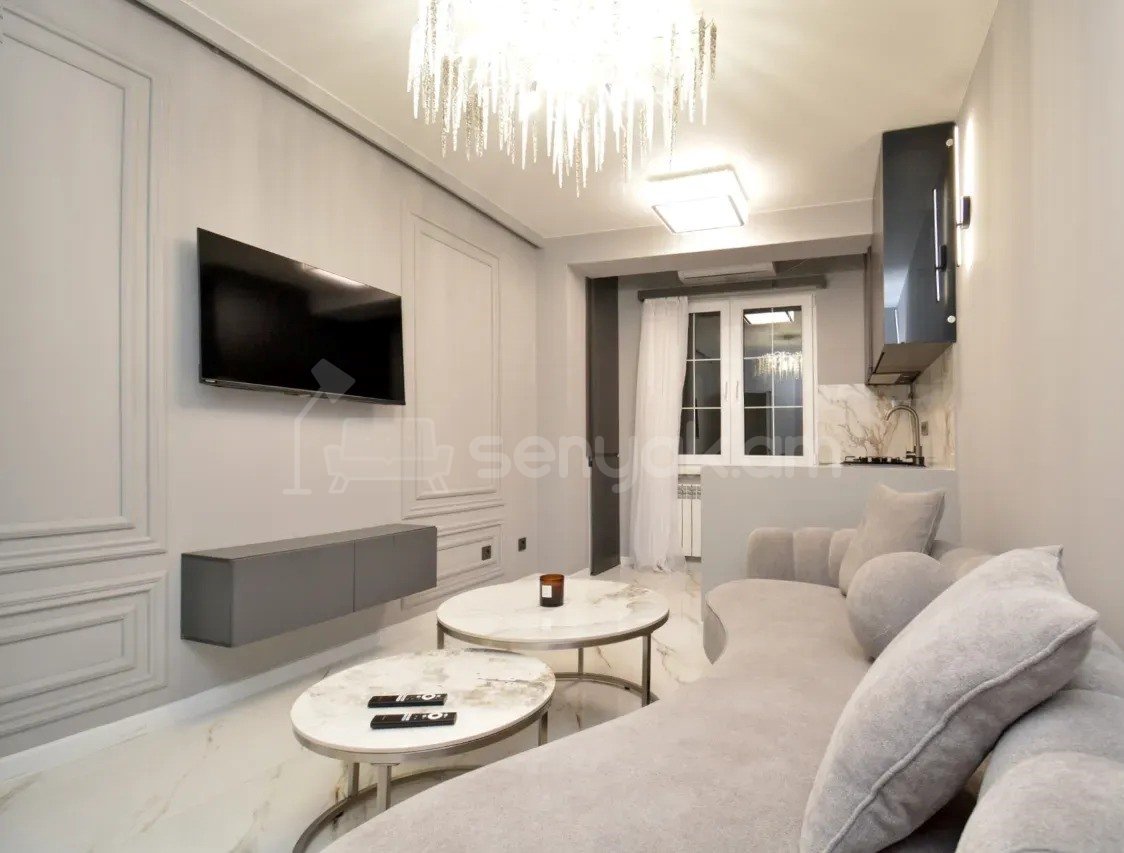 2 Սենյականոց Բնակարան Քարե Շենքում, 40քմ, 5/5 հարկ, Դիզայներական Վերանորոգված, Կահավորված, Արևկող