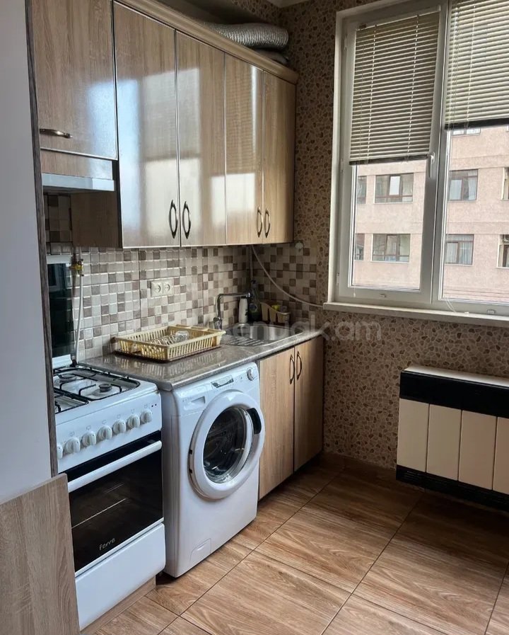 2 Սենյականոց Բնակարան Քարե Շենքում, 50քմ, 5/5 հարկ, Կապիտալ Վերանորոգված, Կահավորված