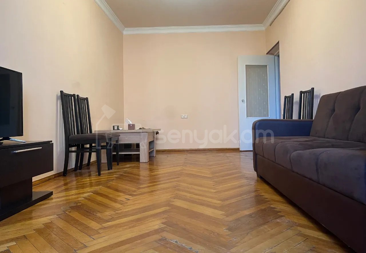 2 Սենյականոց Բնակարան Քարե Շենքում, 50քմ, 5/5 հարկ, Կապիտալ Վերանորոգված, Կահավորված