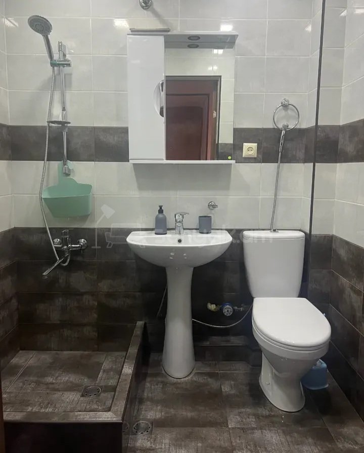 2 Սենյականոց Բնակարան Քարե Շենքում, 50քմ, 5/5 հարկ, Կապիտալ Վերանորոգված, Կահավորված