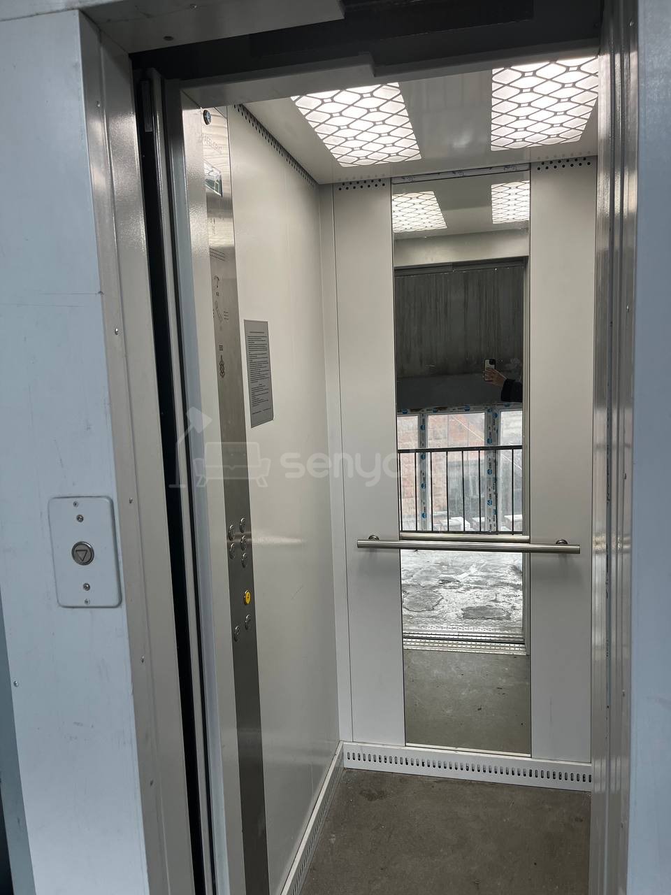 3 Սենյականոց Բնակարան Քարե Շենքում, 70քմ, 6/9 հարկ, Դիզայներական Վերանորոգված, Կահավորված, Արևկող