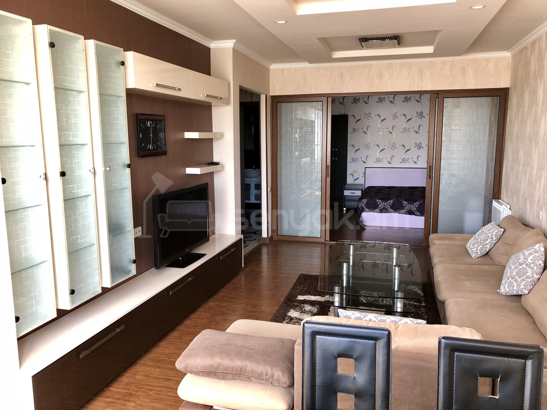 3 Սենյականոց Բնակարան Քարե Շենքում, 70քմ, 6/9 հարկ, Դիզայներական Վերանորոգված, Կահավորված, Արևկող