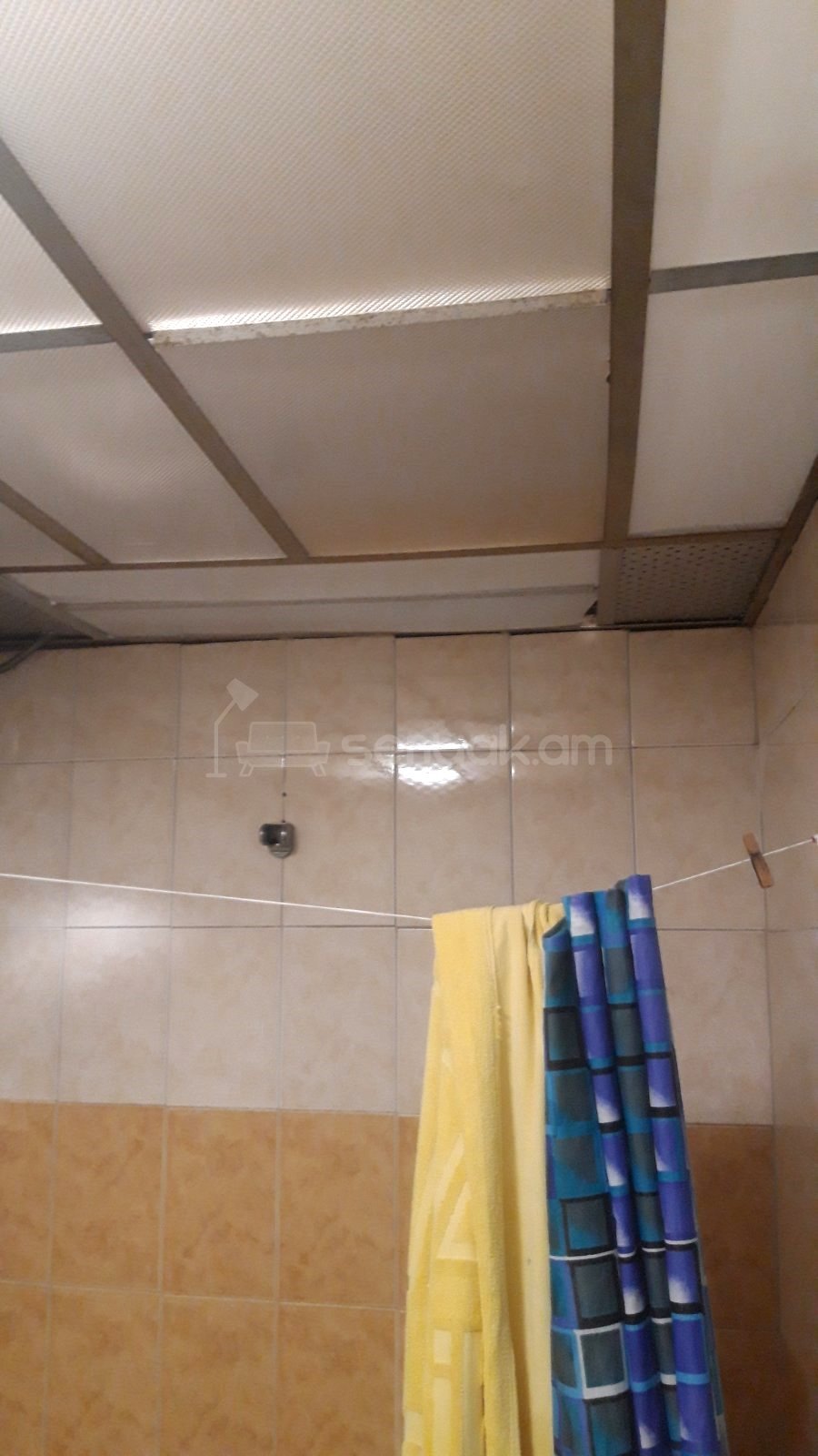 3 Սենյականոց Բնակարան Քարե Շենքում, 76քմ, 5/5 հարկ, Նորմալ Վիճակում