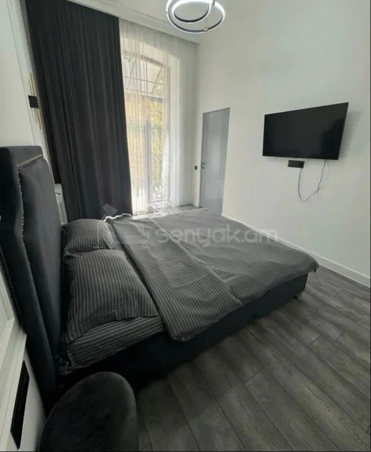 1 Սենյականոց Բնակարան Քարե Շենքում, 29քմ, 3/4 հարկ, Կապիտալ Վերանորոգված