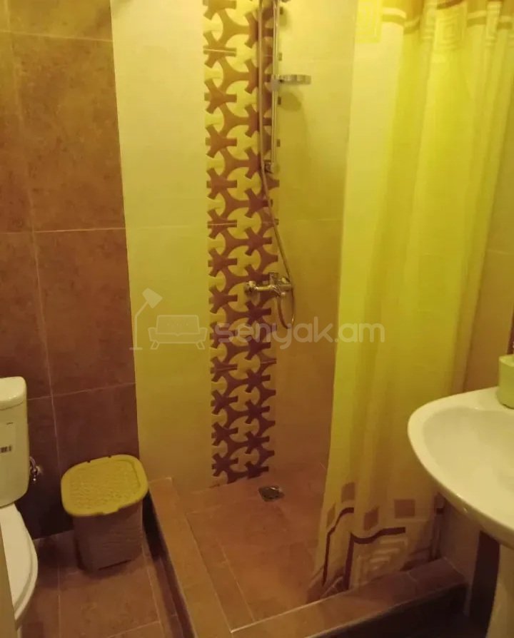 2 Սենյականոց Բնակարան Քարե Շենքում, 36քմ, 5/5 հարկ, Կապիտալ Վերանորոգված, Կահավորված