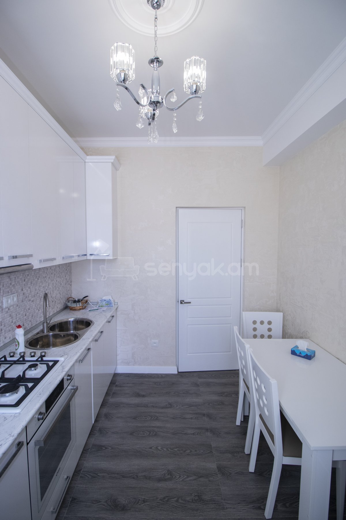 3 Սենյականոց Բնակարան Քարե Շենքում, 70քմ, 5/5 հարկ, Դիզայներական Վերանորոգված