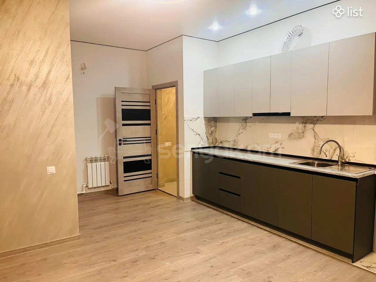 3 Սենյականոց Բնակարան Քարե Շենքում, 77քմ, 1/1 հարկ, Նորմալ Վիճակում, Կահավորված