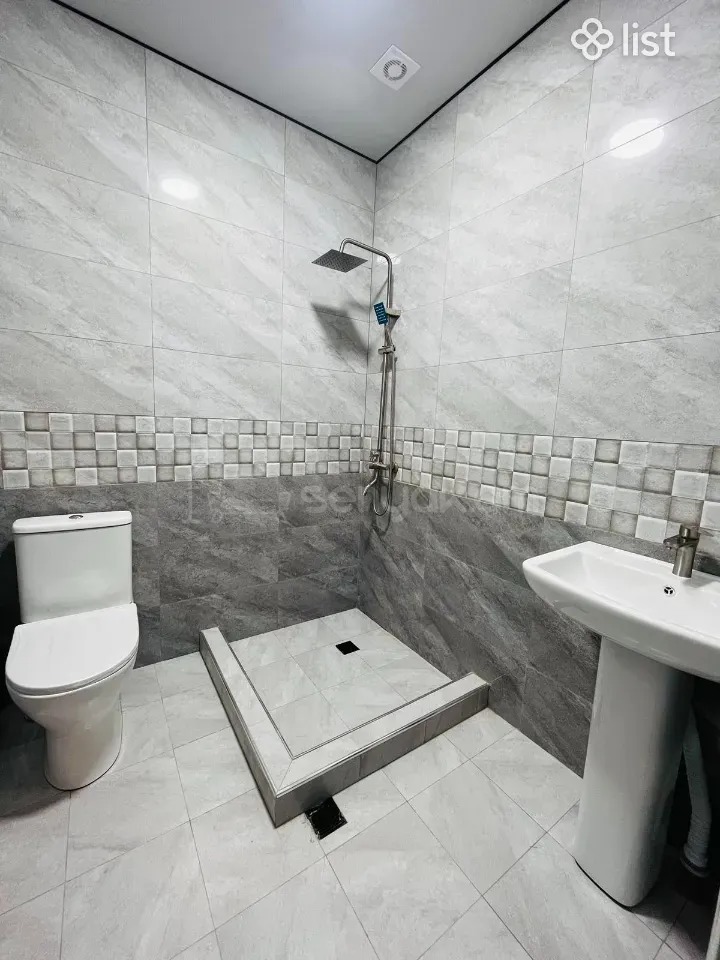 3 Սենյականոց Բնակարան Քարե Շենքում, 77քմ, 1/1 հարկ, Նորմալ Վիճակում, Կահավորված