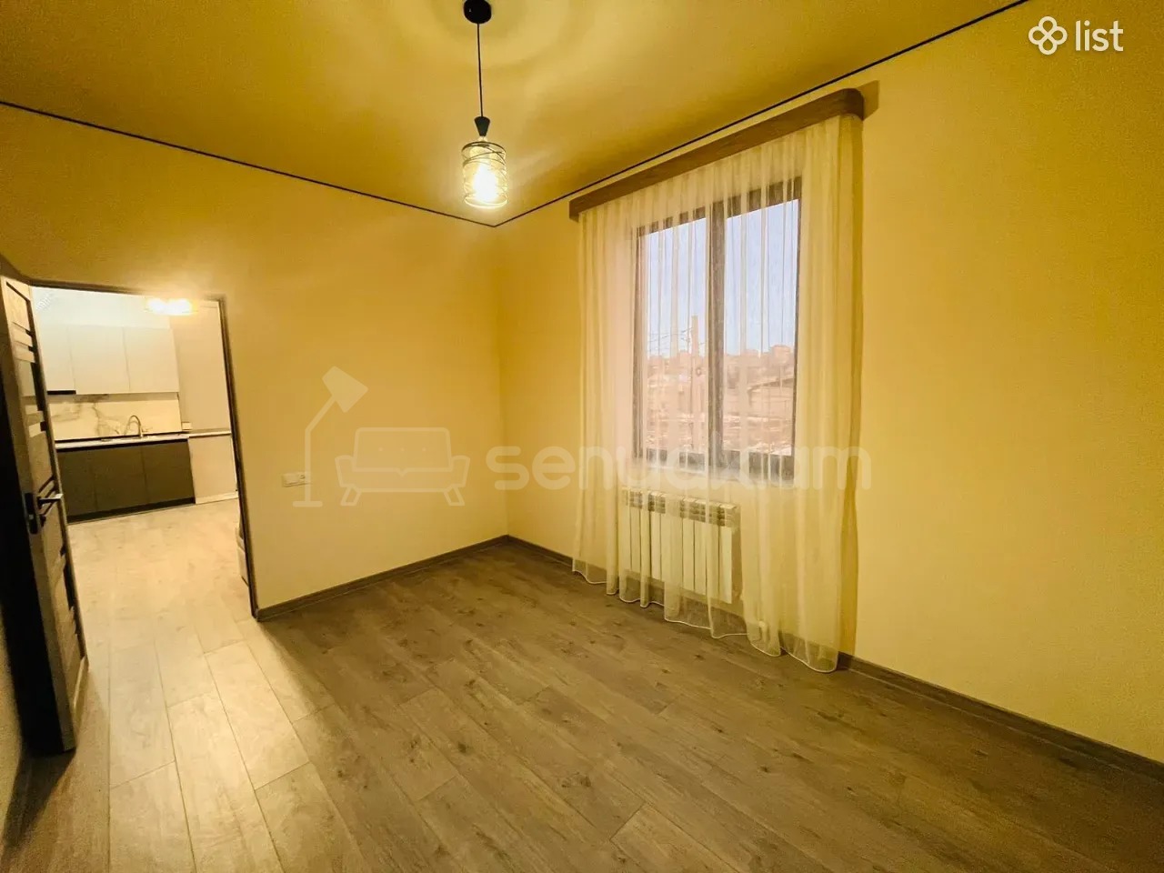 3 Սենյականոց Բնակարան Քարե Շենքում, 77քմ, 1/1 հարկ, Նորմալ Վիճակում, Կահավորված