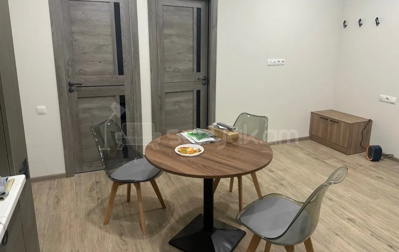 2 Սենյականոց Բնակարան Քարե Շենքում, 62քմ, 1/1 հարկ, Կապիտալ Վերանորոգված, Կահավորված