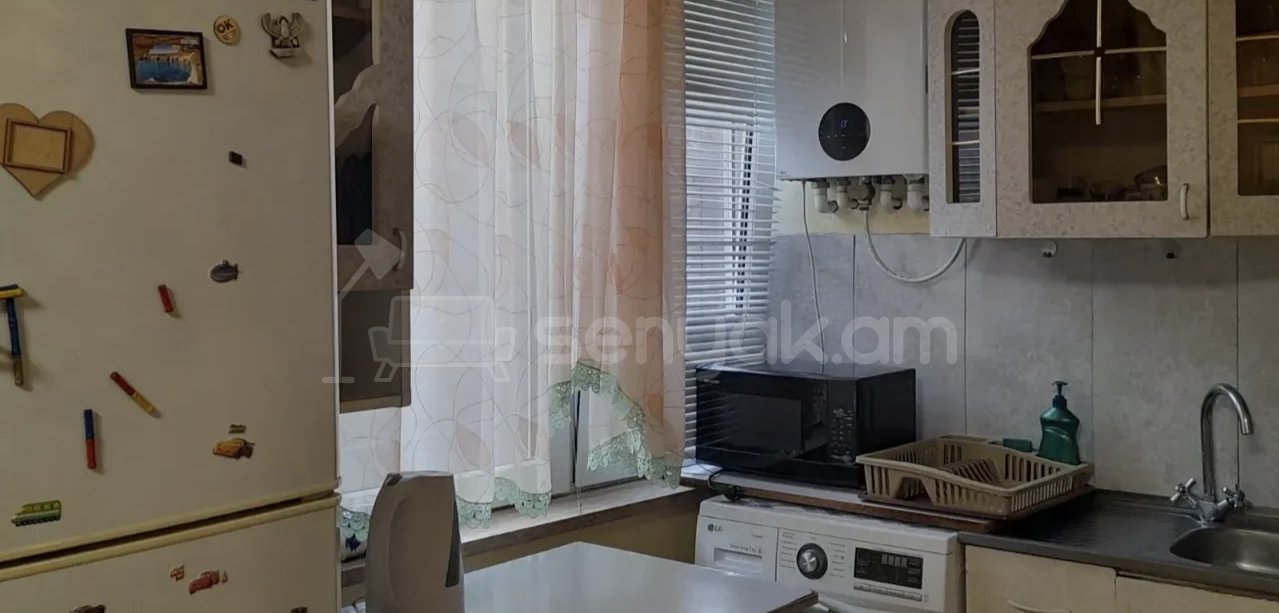 2 Սենյականոց Բնակարան Քարե Շենքում, 45քմ, 1/1 հարկ, Նորմալ Վիճակում, Կահավորված