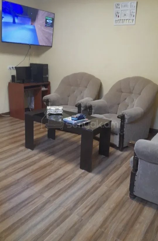 2 Սենյականոց Բնակարան Քարե Շենքում, 45քմ, 1/1 հարկ, Նորմալ Վիճակում, Կահավորված