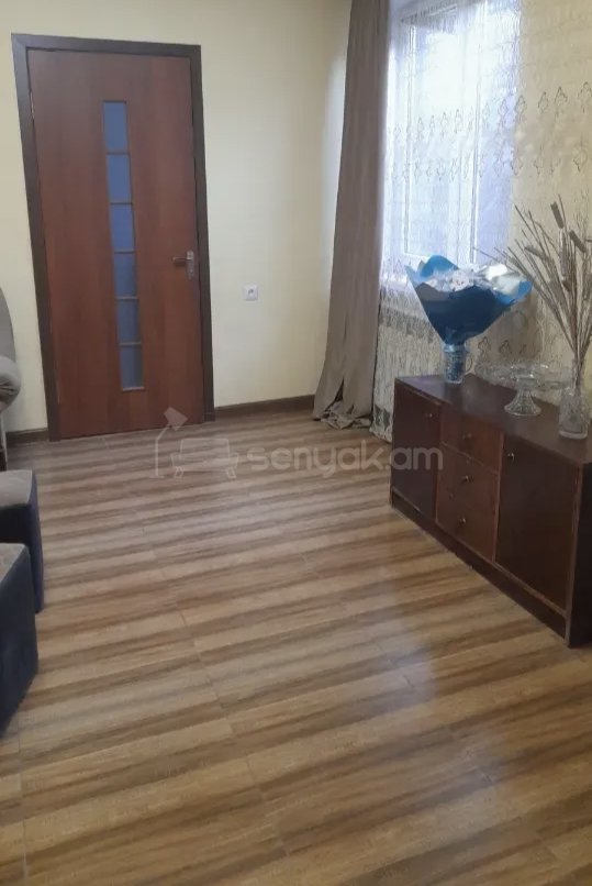 2 Սենյականոց Բնակարան Քարե Շենքում, 45քմ, 1/1 հարկ, Նորմալ Վիճակում, Կահավորված