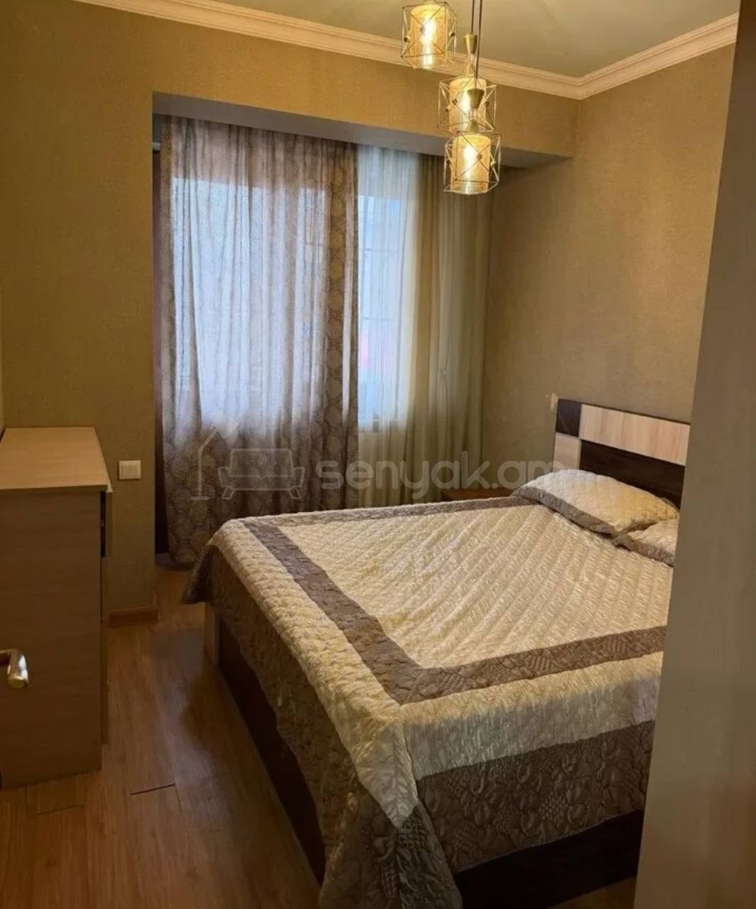 3 Սենյականոց Բնակարան Քարե Շենքում, 80քմ, 2/5 հարկ, Կապիտալ Վերանորոգված, Կահավորված