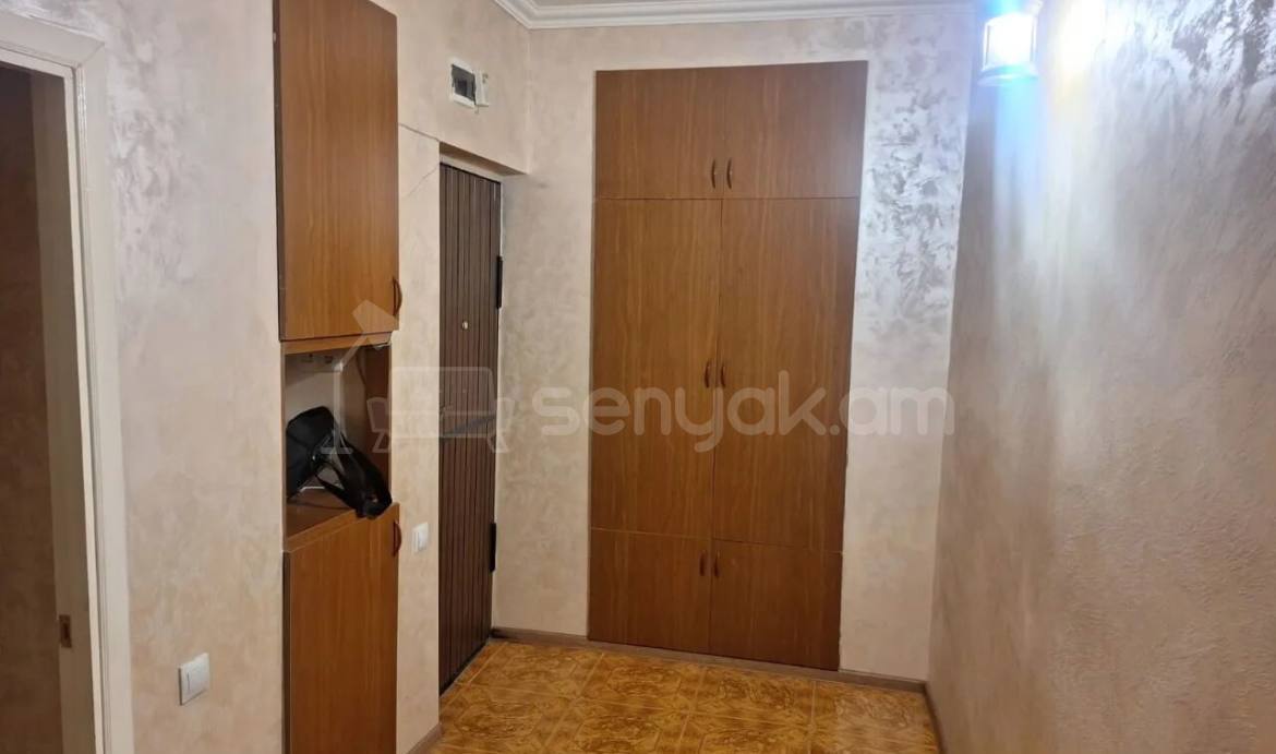 3 Սենյականոց Բնակարան Քարե Շենքում, 83քմ, 4/5 հարկ, Պետական Վիճակում