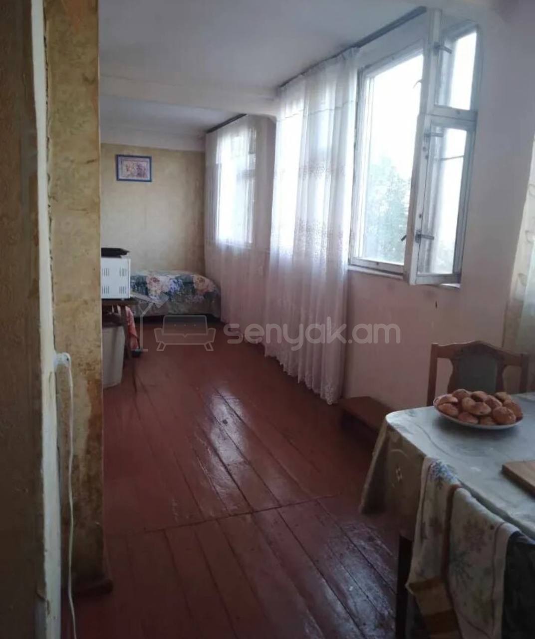 3 Սենյականոց Բնակարան Քարե Շենքում, 83քմ, 4/5 հարկ, Պետական Վիճակում