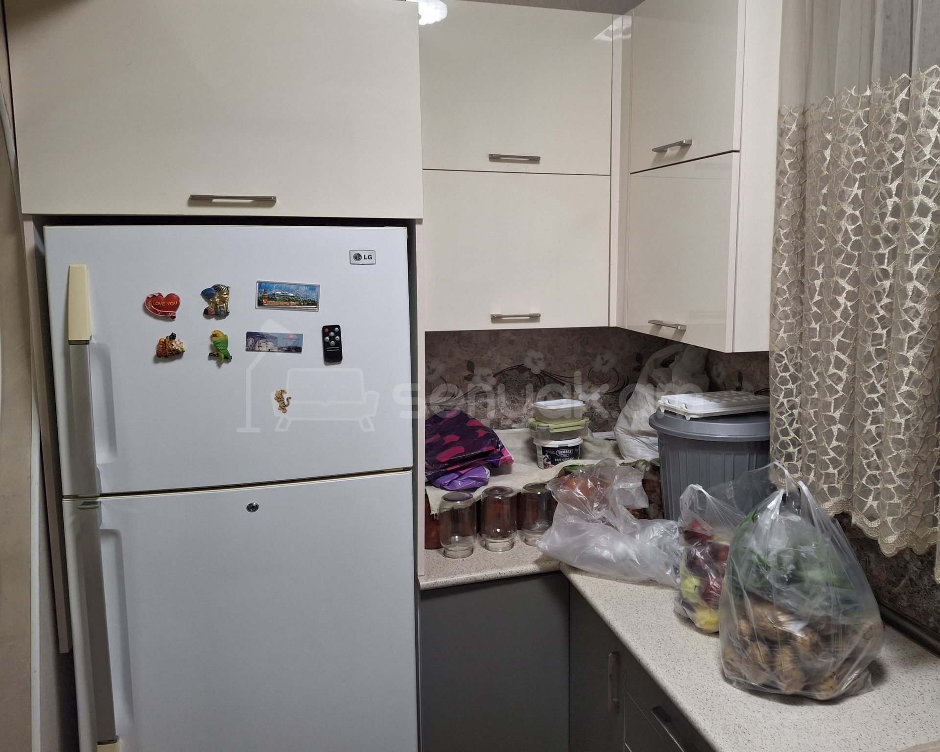 3 Սենյականոց Բնակարան Քարե Շենքում, 64քմ, 1/4 հարկ, Կապիտալ Վերանորոգված