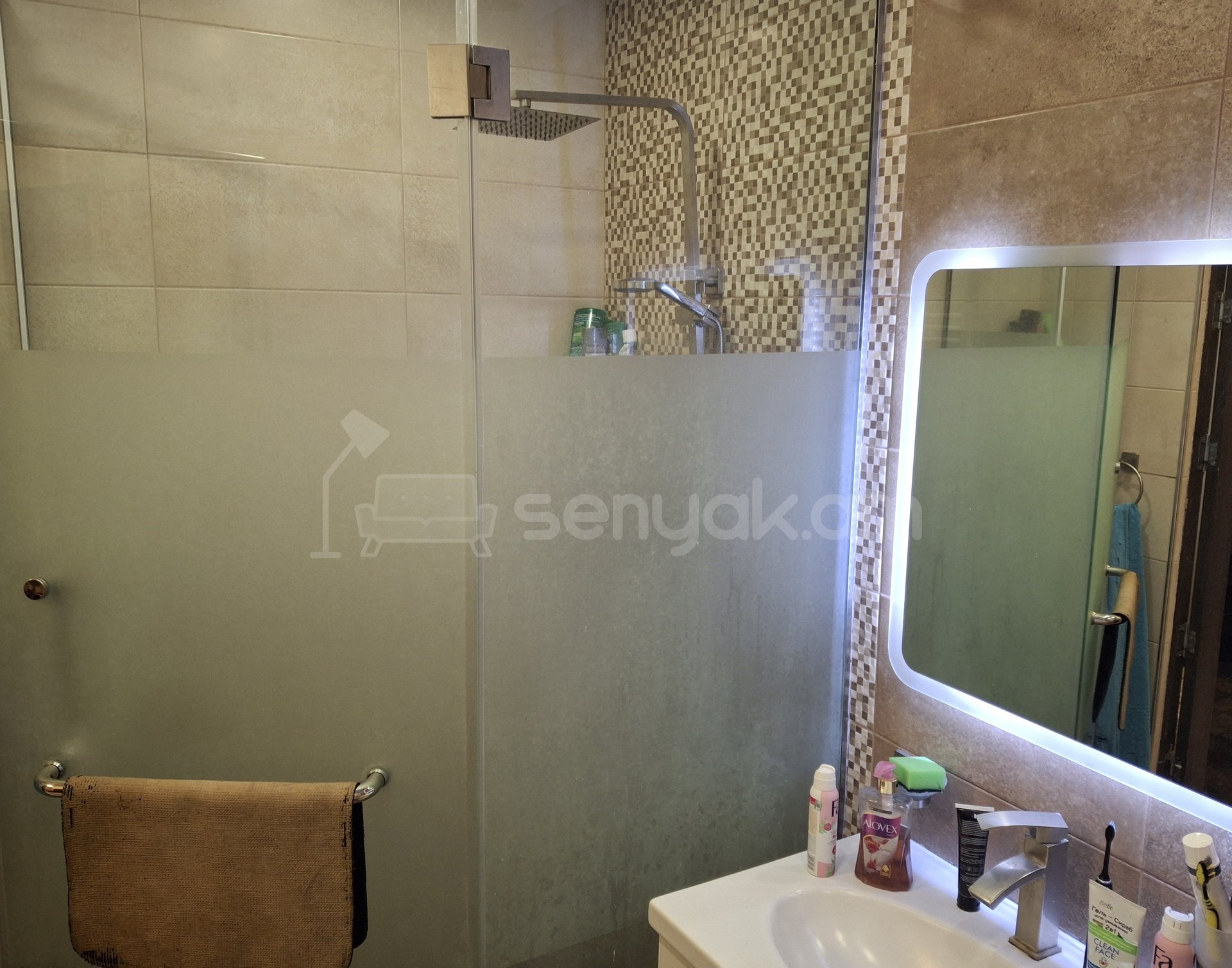 3 Սենյականոց Բնակարան Քարե Շենքում, 64քմ, 1/4 հարկ, Կապիտալ Վերանորոգված